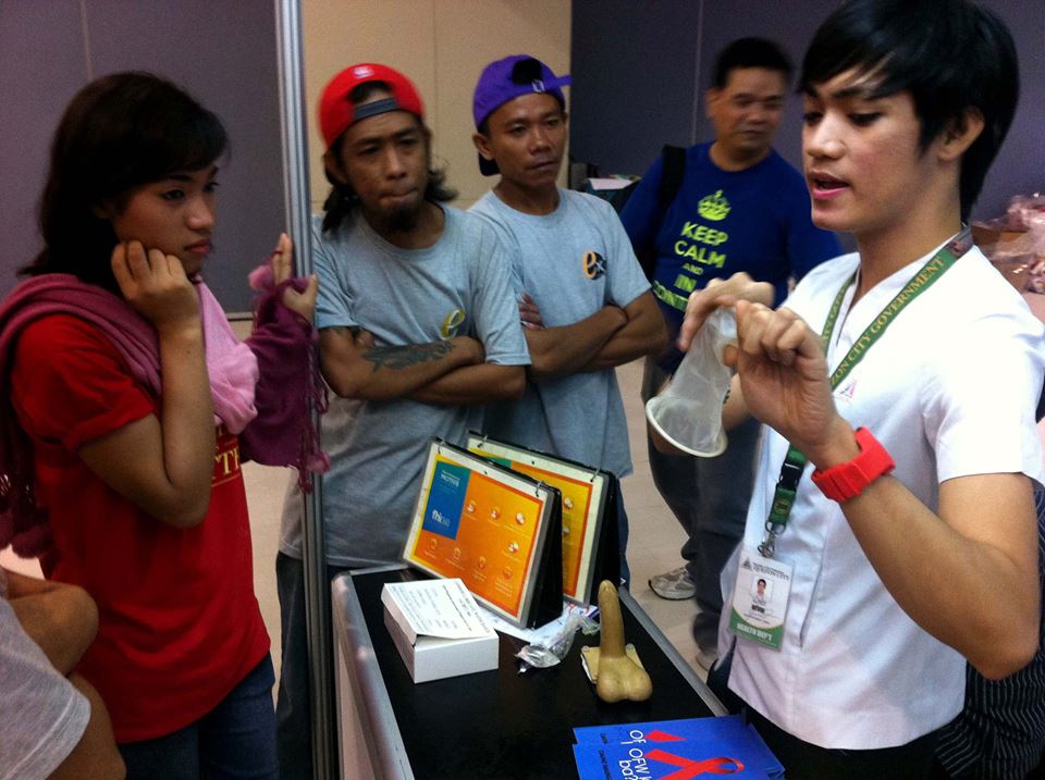 Devine David, HIV Peer Counselor from Klinika Bernardo, shows participants of World Population Day how to properly use a female condom. Photo by Luis Adrian Hidalgo