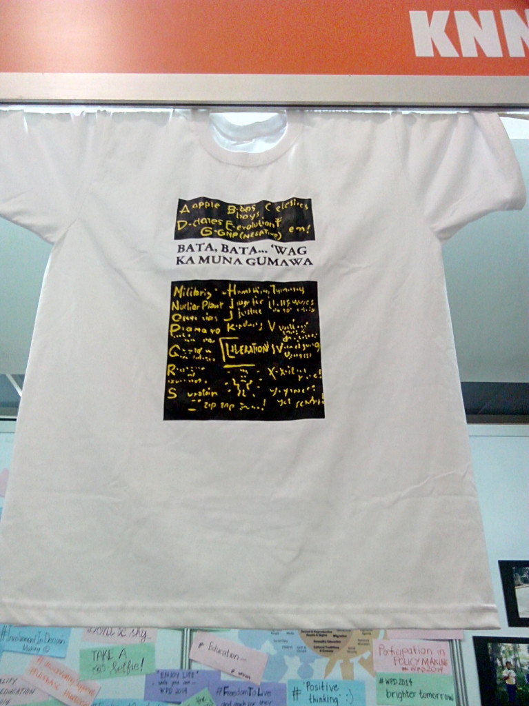 A parody of Lualhati Bautista's famous book, "Bata, bata...pa'no ka ginawa?" on this shirt reminds the youth to make informed decisions about their sexual activities.